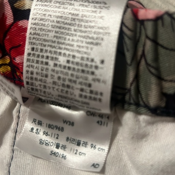 Levi’s floral shorts - Picture 5 of 6